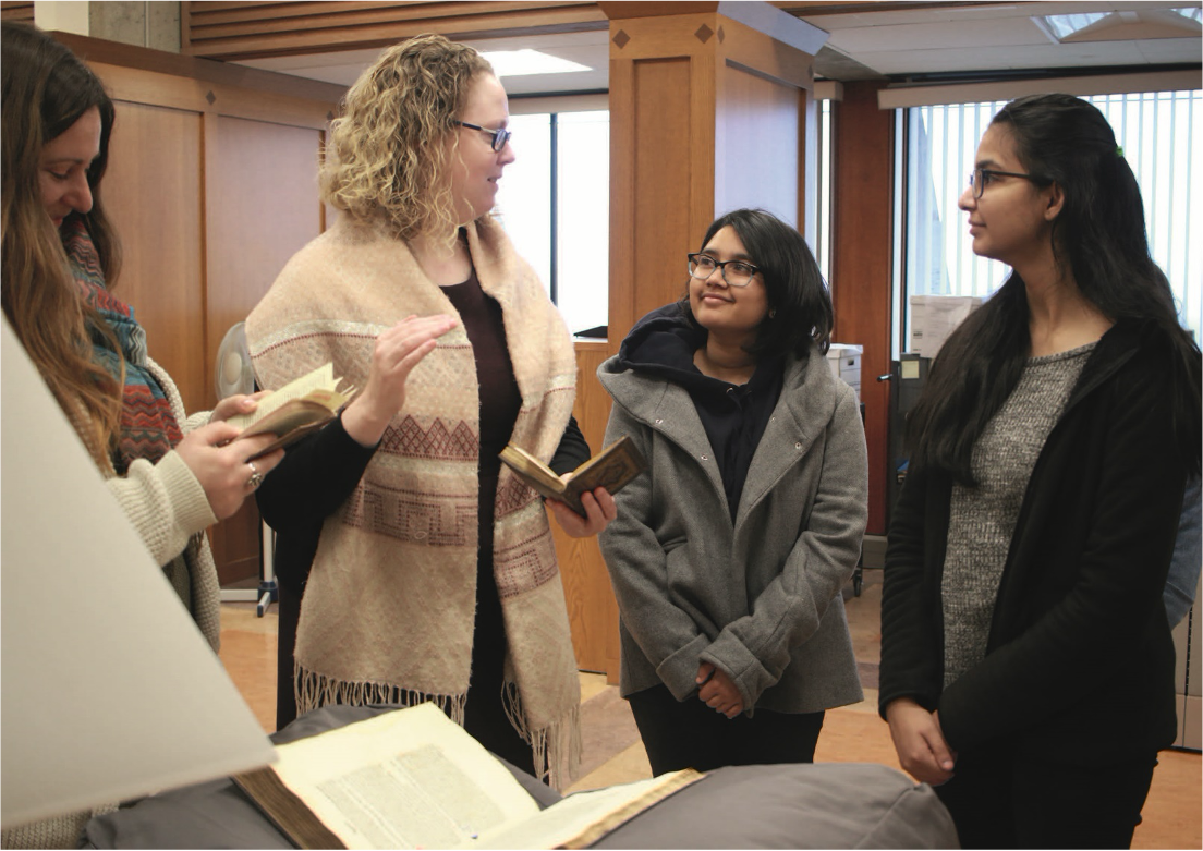 Head of Special Collections shows the Aldines to students.