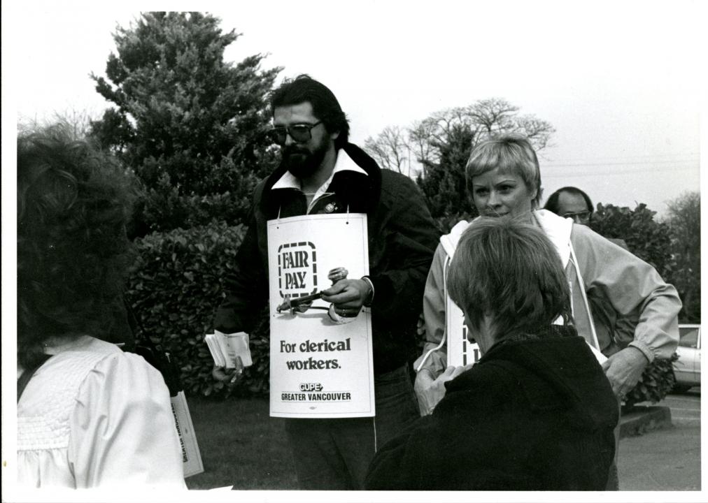 Fair pay for clerical workers strike photo